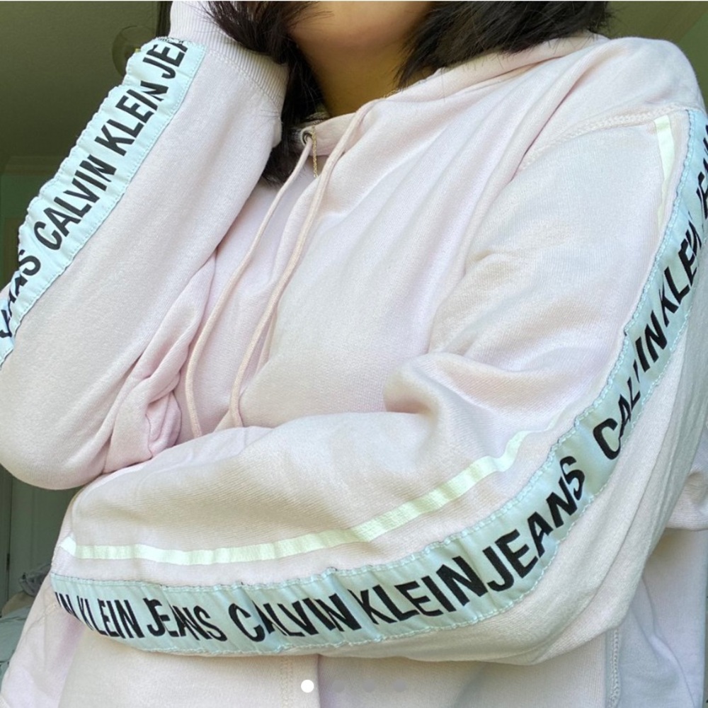 Cropped hoodie from Calvin Klein! 💗